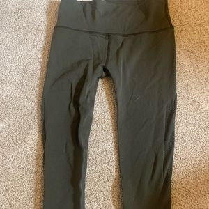 size 4 lululemon reveal crop